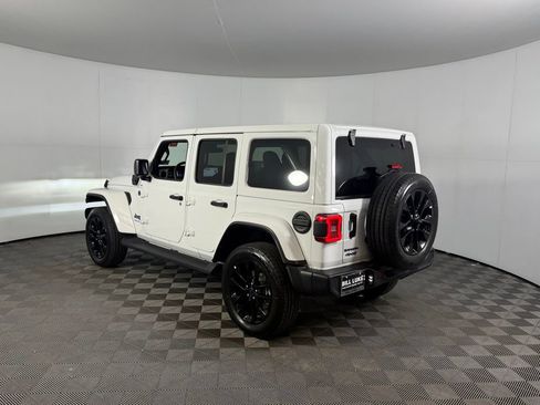 Used 2025 Jeep Wrangler Unlimited Sahara AWD/4WD image 8