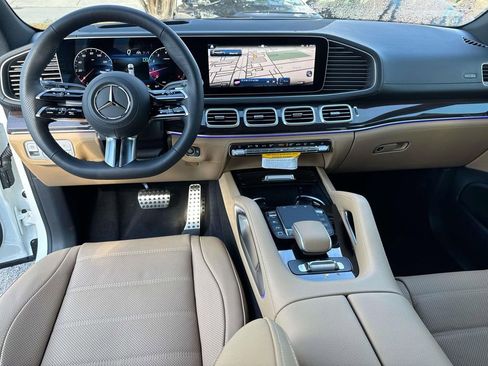New 2026 Mercedes-Benz GLS 580 4MATIC image 9