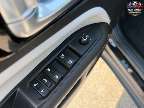Used 2023 Jeep Compass Limited AWD/4WD image 12