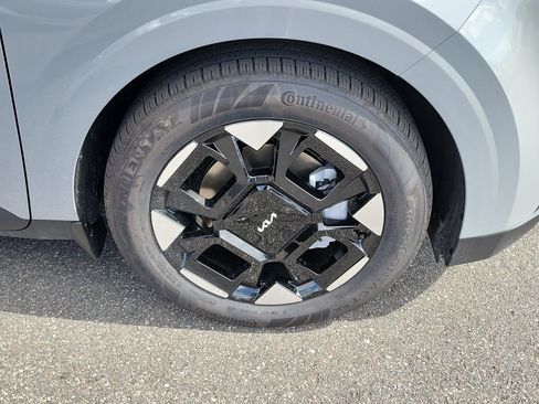 New 2026 Kia Carnival EX FWD image 40