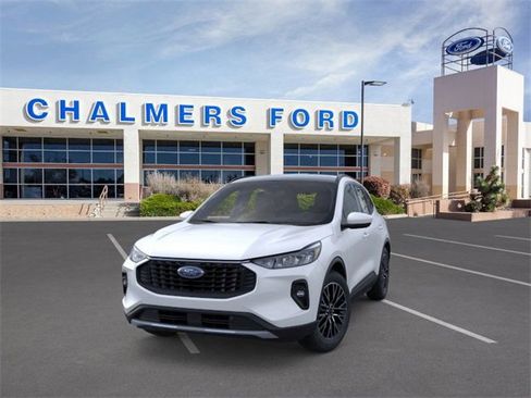 Used 2025 Ford Escape SE w/ Class II Trailer Tow Package image 2