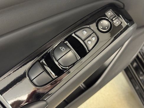 Used 2023 Nissan Altima 2.5 SV image 9