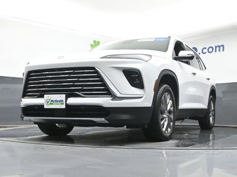 Used 2025 Buick Enclave Preferred image 6