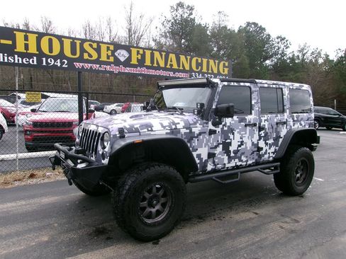 Used 2015 Jeep Wrangler Unlimited Sahara image 3