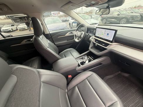 Used 2025 Ford Explorer Active w/ Active Comfort Package image 27