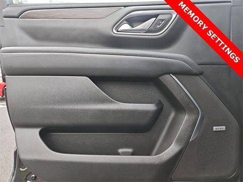 Used 2021 Chevrolet Suburban LT image 22