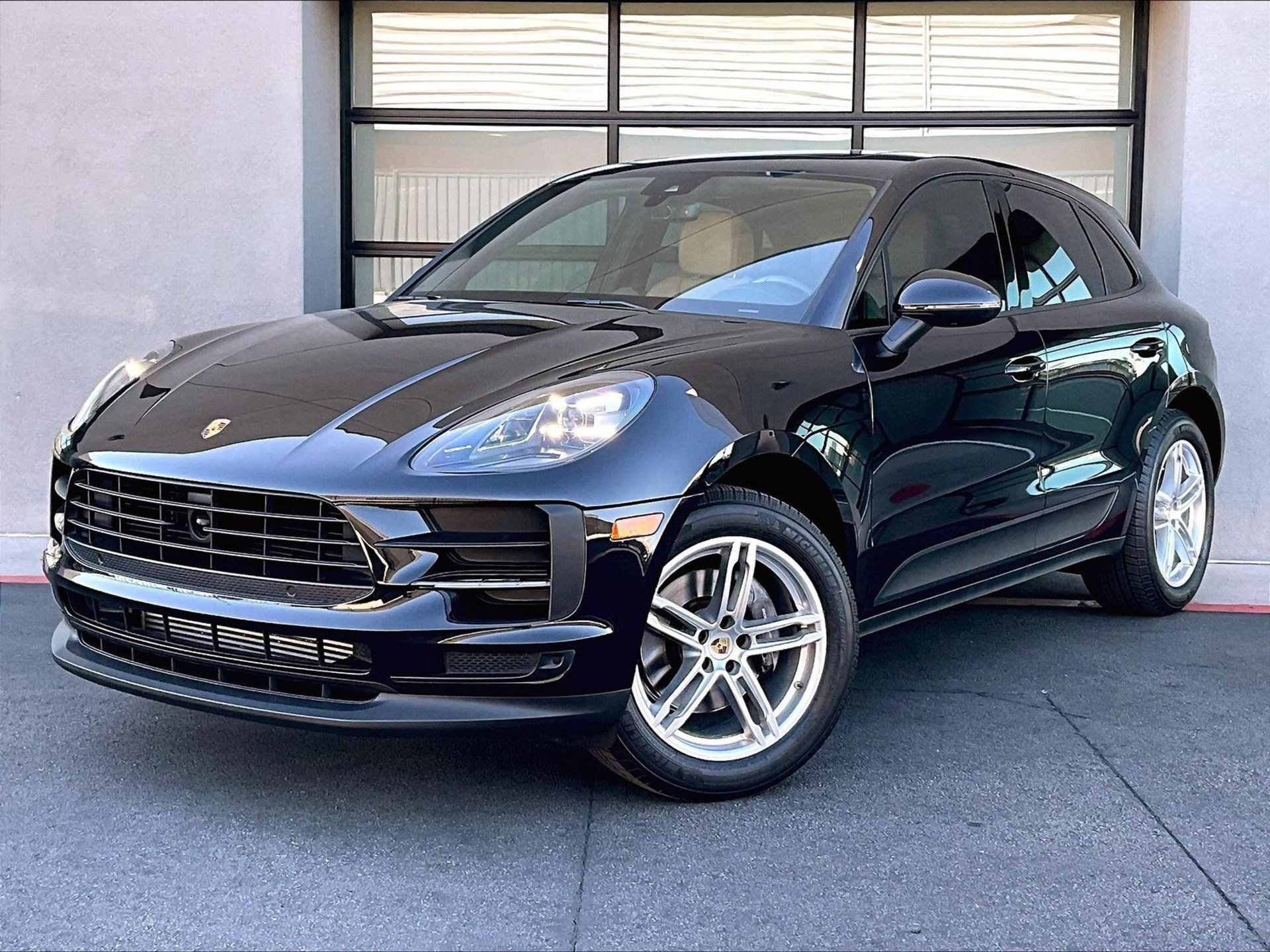 Certified 2020 Porsche Macan AWD/4WD image 1