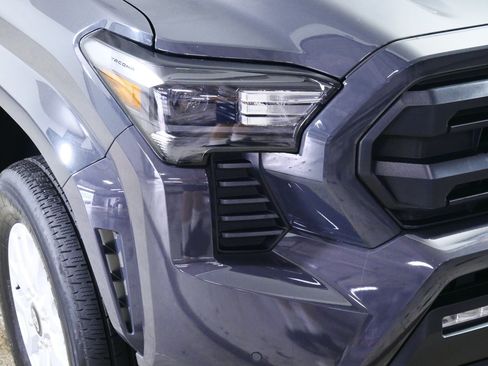 Certified 2024 Toyota Tacoma SR5 AWD/4WD image 16