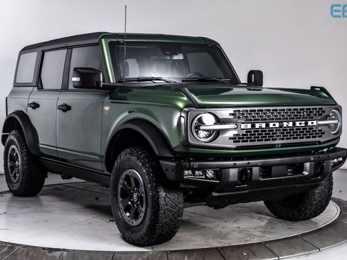 Used 2022 Ford Bronco Badlands image 8