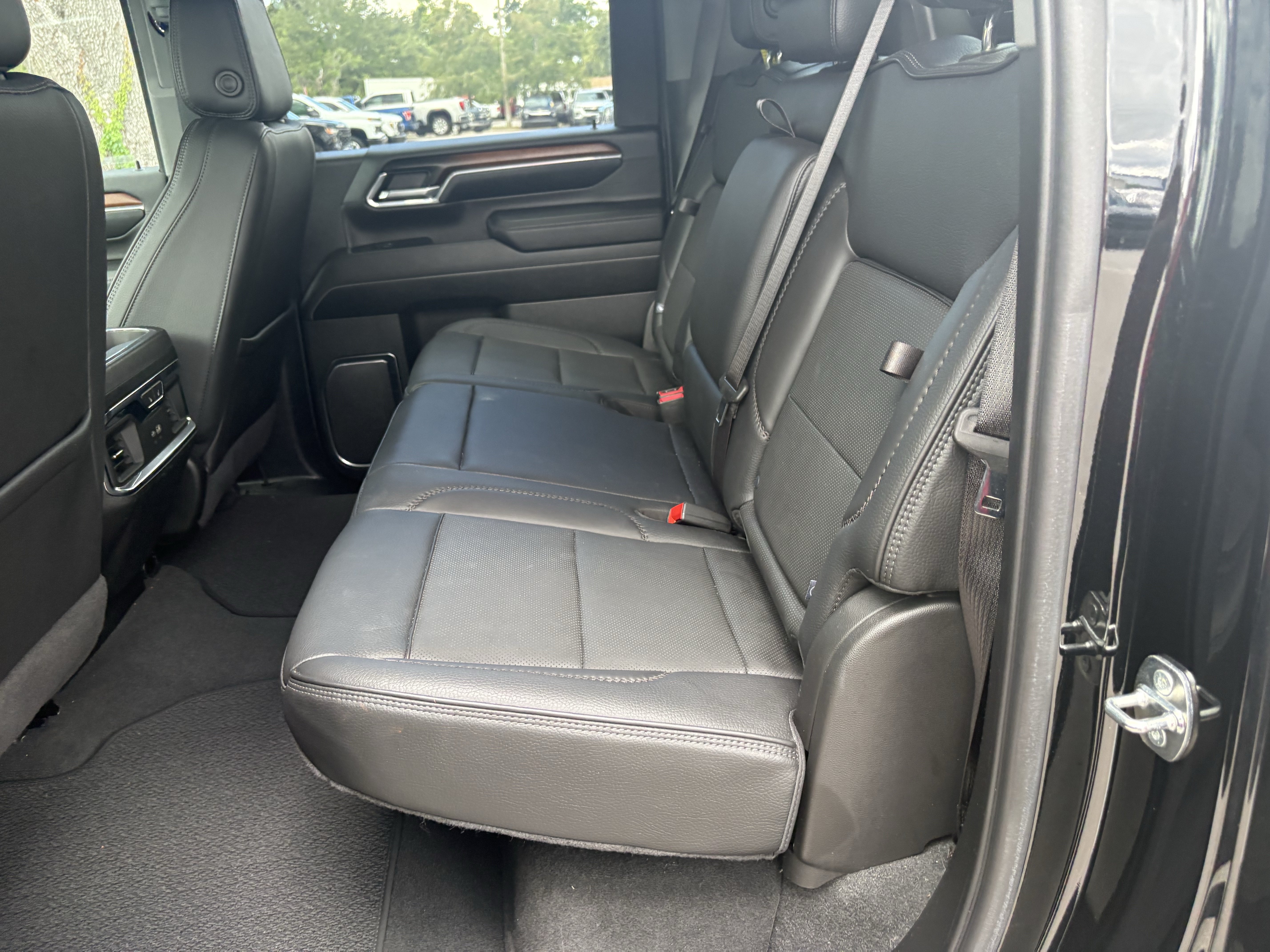 Used 2024 GMC Sierra 2500 Denali w/ Denali Reserve Package AWD/4WD image 9