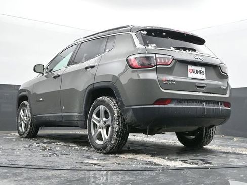 Used 2024 Jeep Compass Latitude image 45