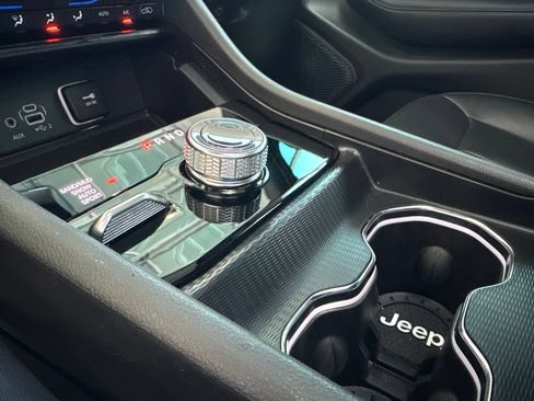 Used 2025 Jeep Grand Cherokee L Limited w/ Luxury Tech Group II AWD/4WD image 35