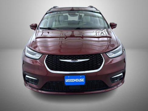 Used 2021 Chrysler Pacifica Touring-L w/ Premium & Safety Sphere Group image 2