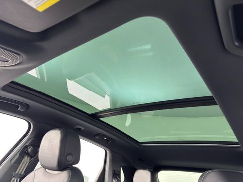 Used 2024 Porsche Cayenne w/ Sport Chrono Package image 12