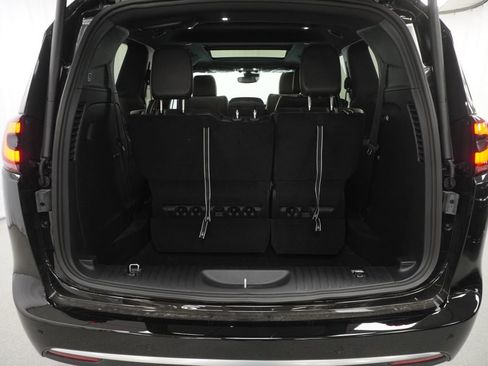 New 2027 Chrysler Pacifica Select AWD/4WD image 30
