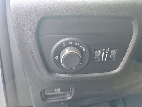 Used 2023 Jeep Grand Cherokee L Laredo image 22