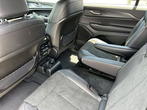 New 2025 Jeep Grand Cherokee L Altitude image 39