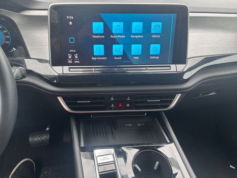 Used 2025 Volkswagen Atlas Cross Sport SE image 18