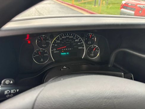 Used 2017 Chevrolet Express 4500 Extended RWD image 13