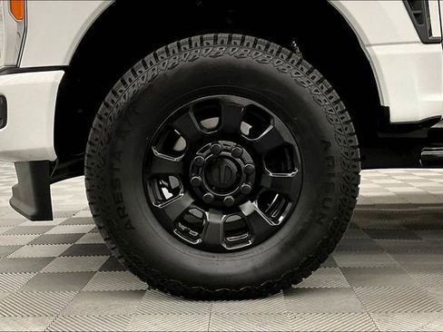 Used 2023 Ford F250 XLT AWD/4WD image 9