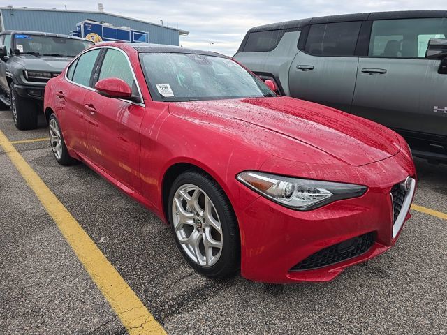 Used 2021 Alfa Romeo Giulia Ti AWD/4WD image 2