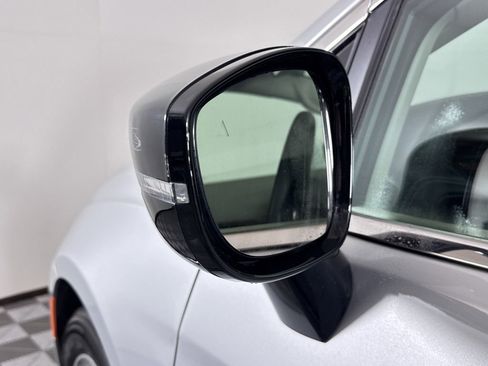 Used 2024 Chrysler Pacifica Limited image 27