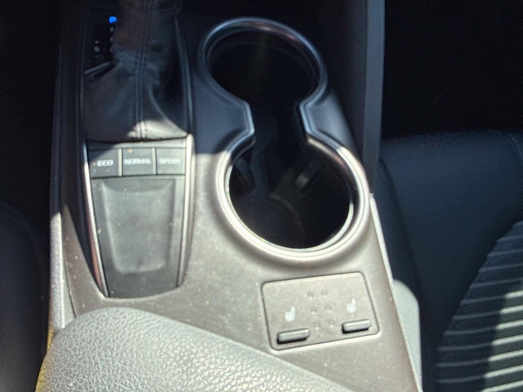 Used 2024 Toyota Camry SE w/ Cold Weather Package FWD image 33