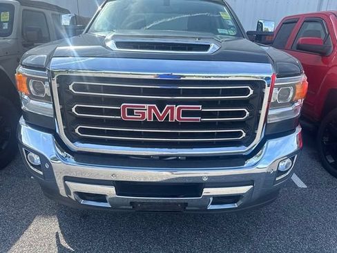 Used 2019 GMC Sierra 2500 SLT w/ Duramax Plus Package AWD/4WD image 3