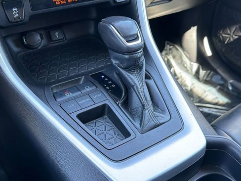 Certified 2021 Toyota RAV4 XLE Premium image 31