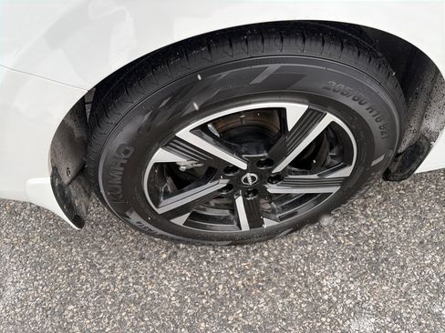 Used 2024 Nissan Sentra SV image 16