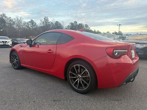 Used 2017 Toyota 86 Base image 6