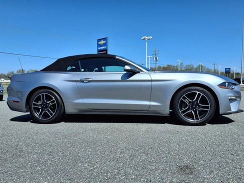 Used 2022 Ford Mustang Premium image 5