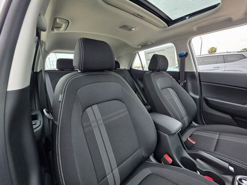 New 2025 Hyundai Venue SEL image 11