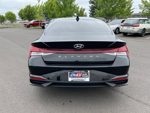 Used 2022 Hyundai Elantra SEL FWD image 4