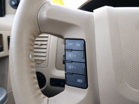 Used 2011 Ford Escape XLT image 21