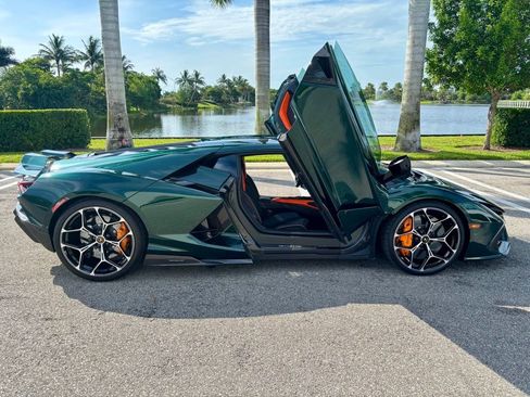 Used 2025 Lamborghini Revuelto AWD/4WD image 7