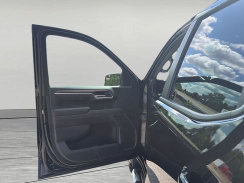 Used 2024 Chevrolet Silverado 1500 LT AWD/4WD image 16