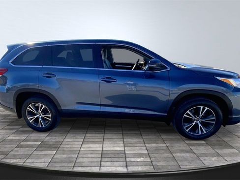 Used 2019 Toyota Highlander LE image 4