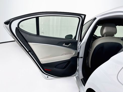 Used 2025 Genesis G70 2.5T RWD image 26