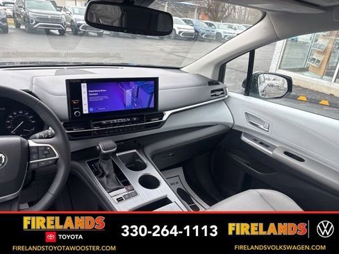Used 2025 Toyota Sienna XLE image 49