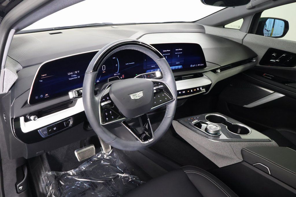 Used 2025 Cadillac Optiq Luxury 1 AWD/4WD image 7
