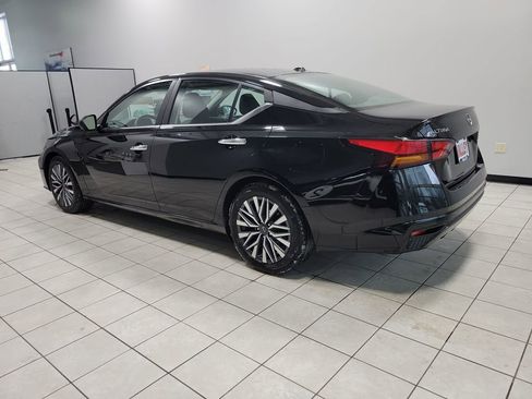 Used 2024 Nissan Altima 2.5 SV image 5