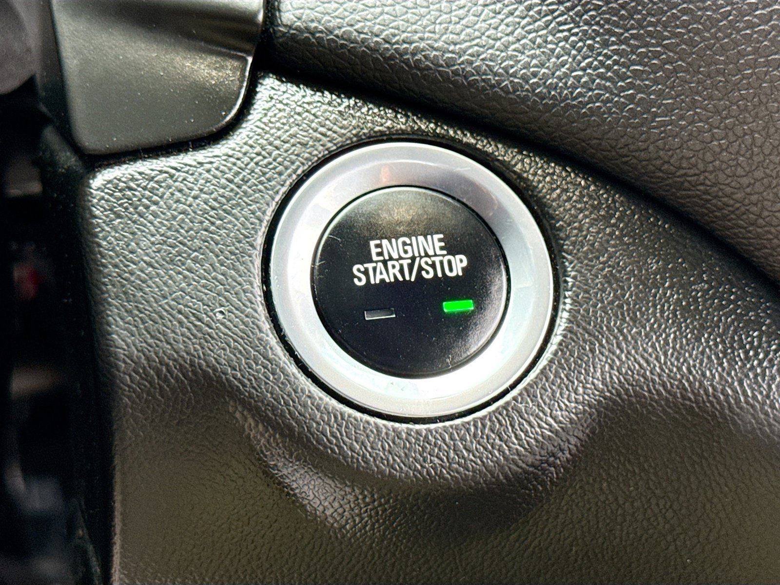 Used 2018 Chevrolet Equinox LT FWD image 9