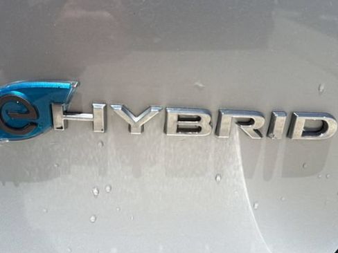 Used 2024 Chrysler Pacifica Limited FWD image 33