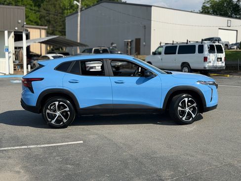 Used 2024 Chevrolet Trax RS w/ Driver Confidence Package FWD image 8
