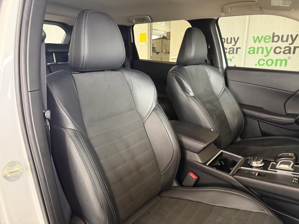 Used 2023 Mitsubishi Outlander 4WD Plug-In Hybrid image 23