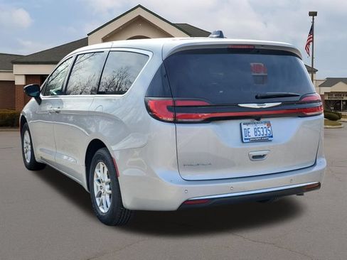 New 2026 Chrysler Pacifica Select FWD image 4