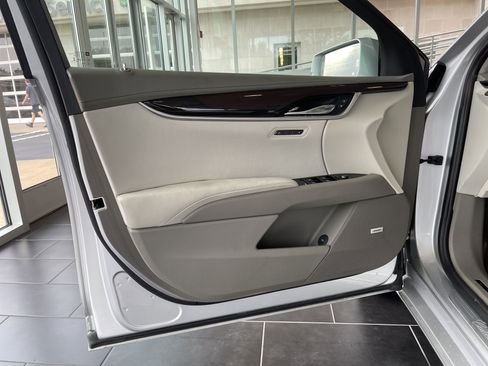 Used 2013 Cadillac XTS Platinum image 15