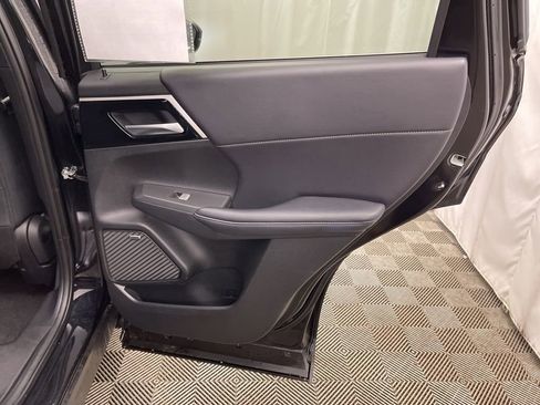 Used 2025 Mitsubishi Outlander SE image 31