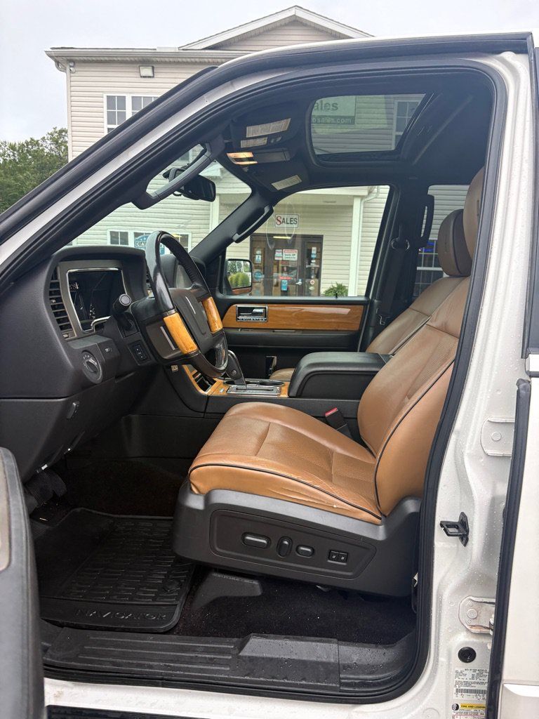 Used 2014 Lincoln Navigator L 4WD w/ Equipment Group 101A image 9